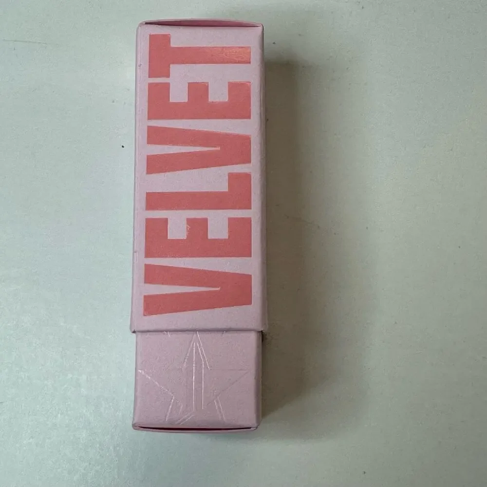 Jeffree Star Velvet Trap Lipstick - Cherry Soda 3.3 g NWB